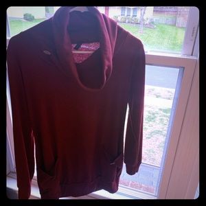 Burgundy top with wood button accents size small